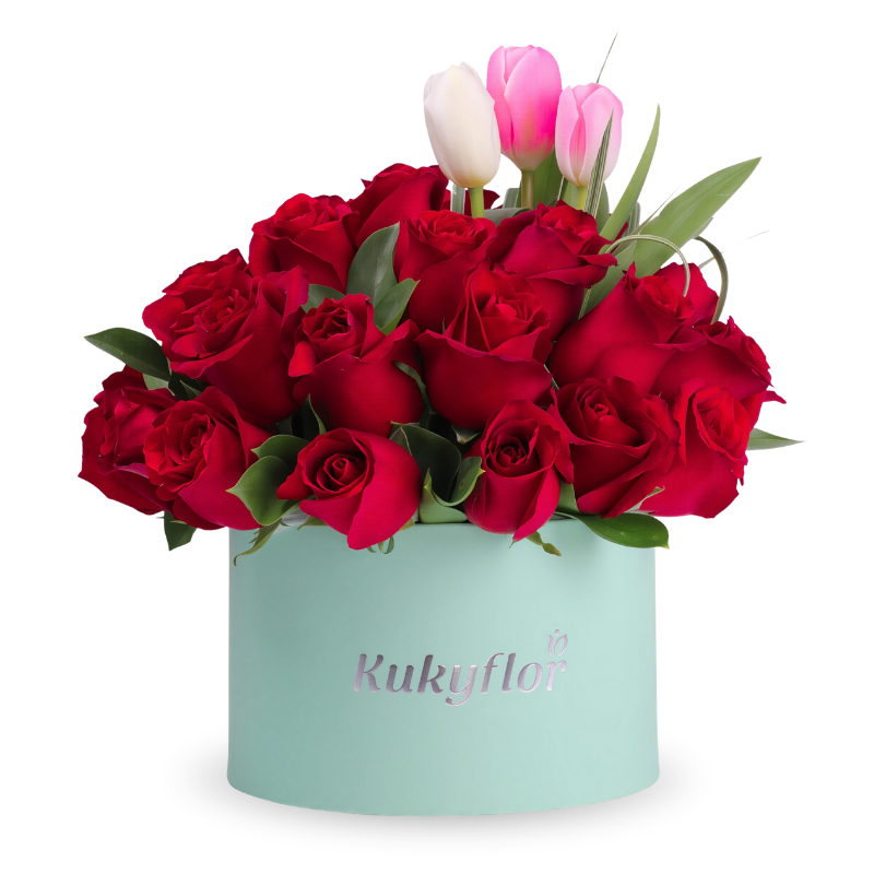 Sombrerera de 30 rosas rojas y 3 tulipanes