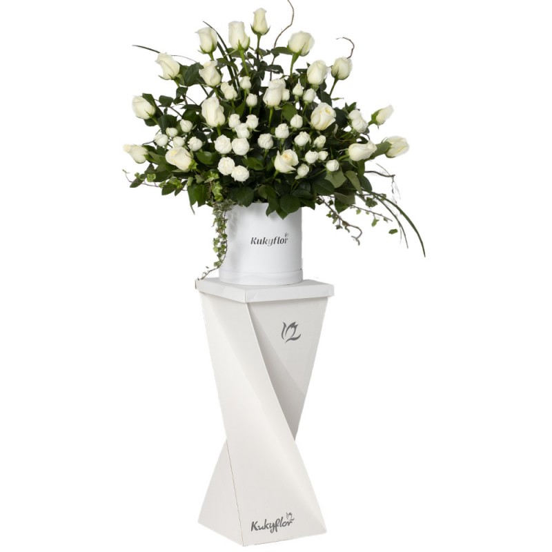 Rose hat box and mini white roses D