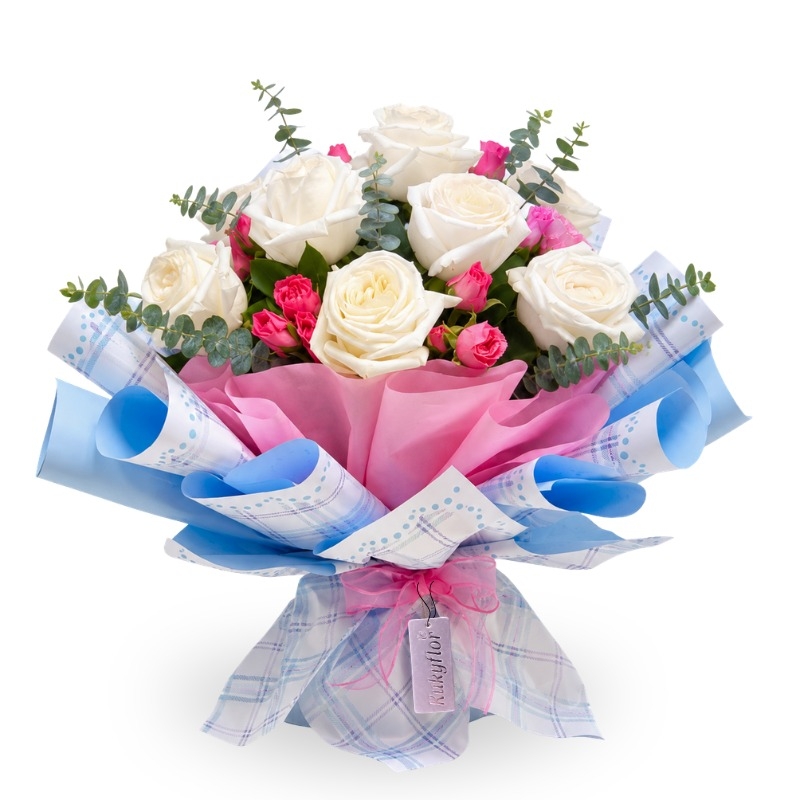 Arreglo de rosas de jardín con mini rosas