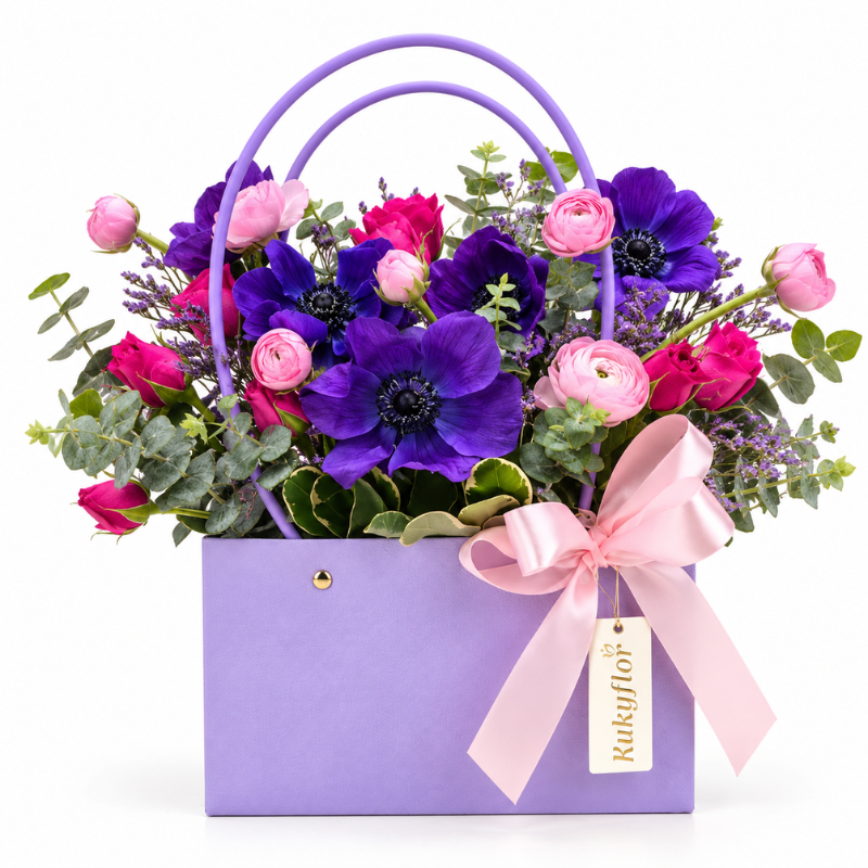 Cartera Amelia Arreglo de Mini rosas, Anémonas y Ranúnculos