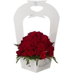 Minirosas rojas  con portaflorero para cumpleaños Lima