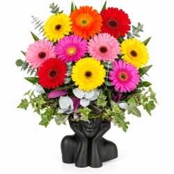 Gerberas en escultura negra