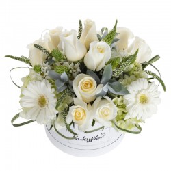 Box of roses, star of Bethlehem, green hydrangeas, white gerberas