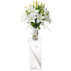 Vase of 10 white lilies