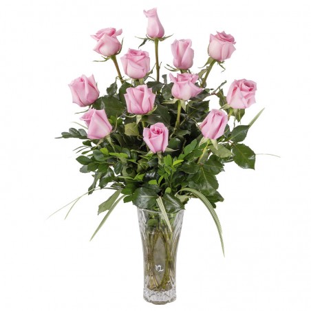 Arreglo de 12 rosas en Florero