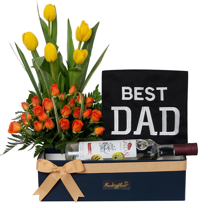 Pack with tulips, mini roses, pisco and apron