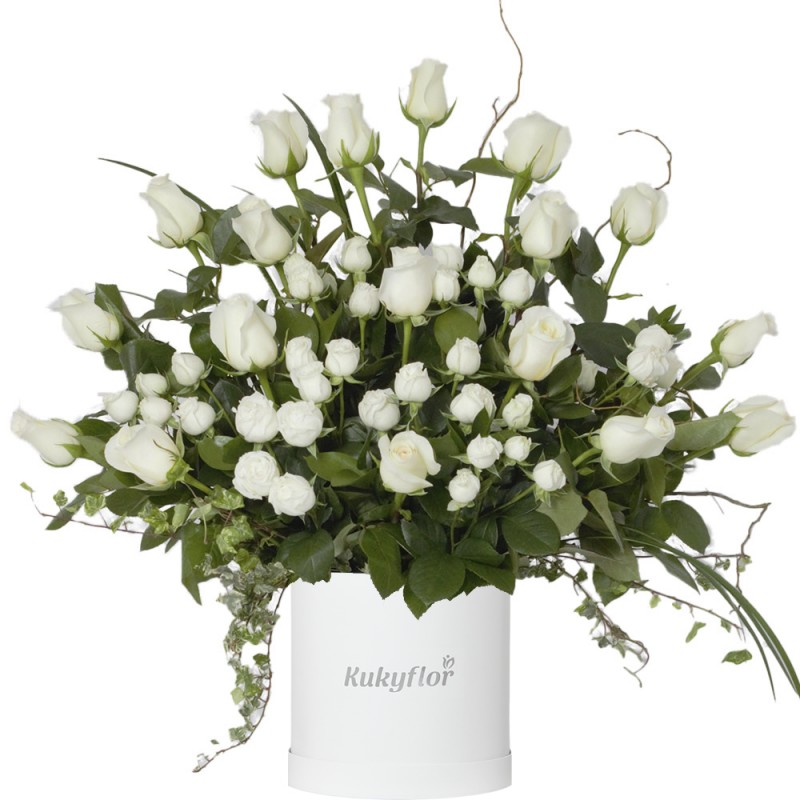 Rose hat box and mini white roses