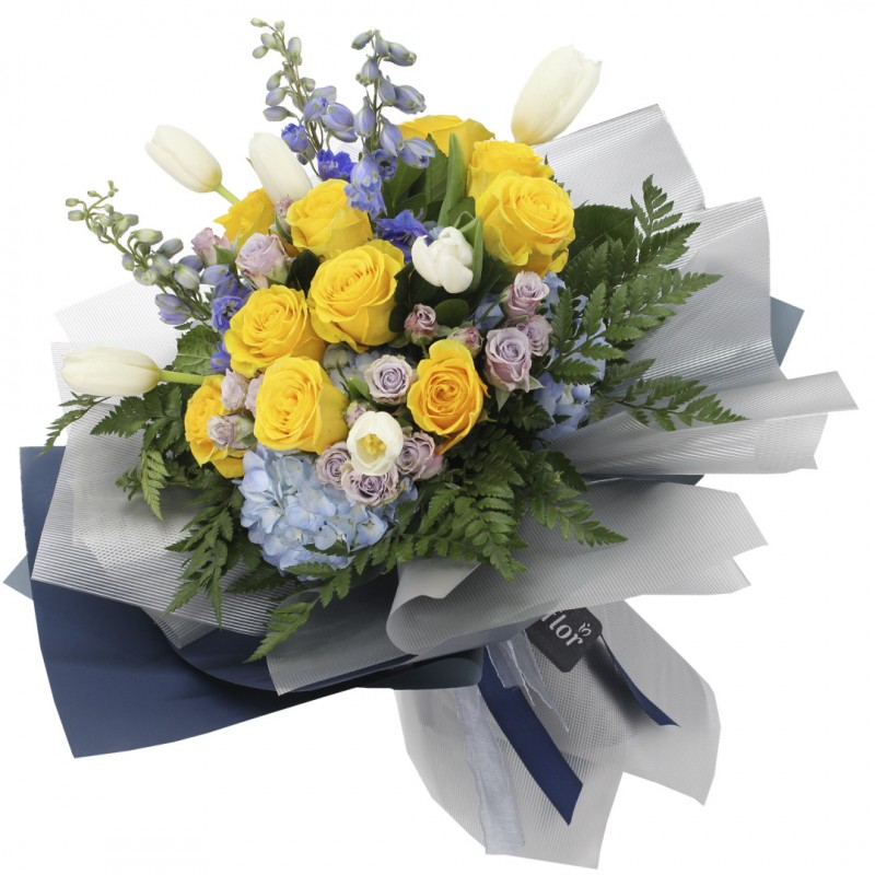 Premium bouquet with roses, tulips and mini roses