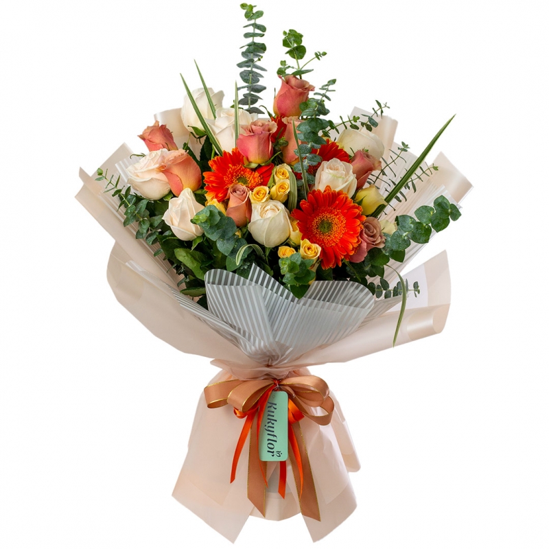 Bouquet of garden roses, mini roses and gerbera