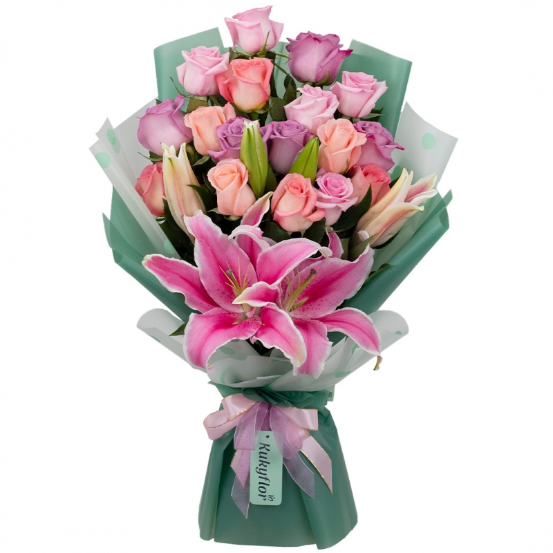 Bouquet of 18 roses with scented lilium