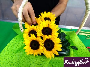 DIY: Coloca los girasoles de la canasta de pascua