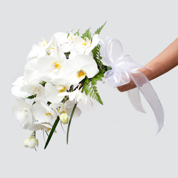 Bouquet de novias hecho de flores de orquídea.