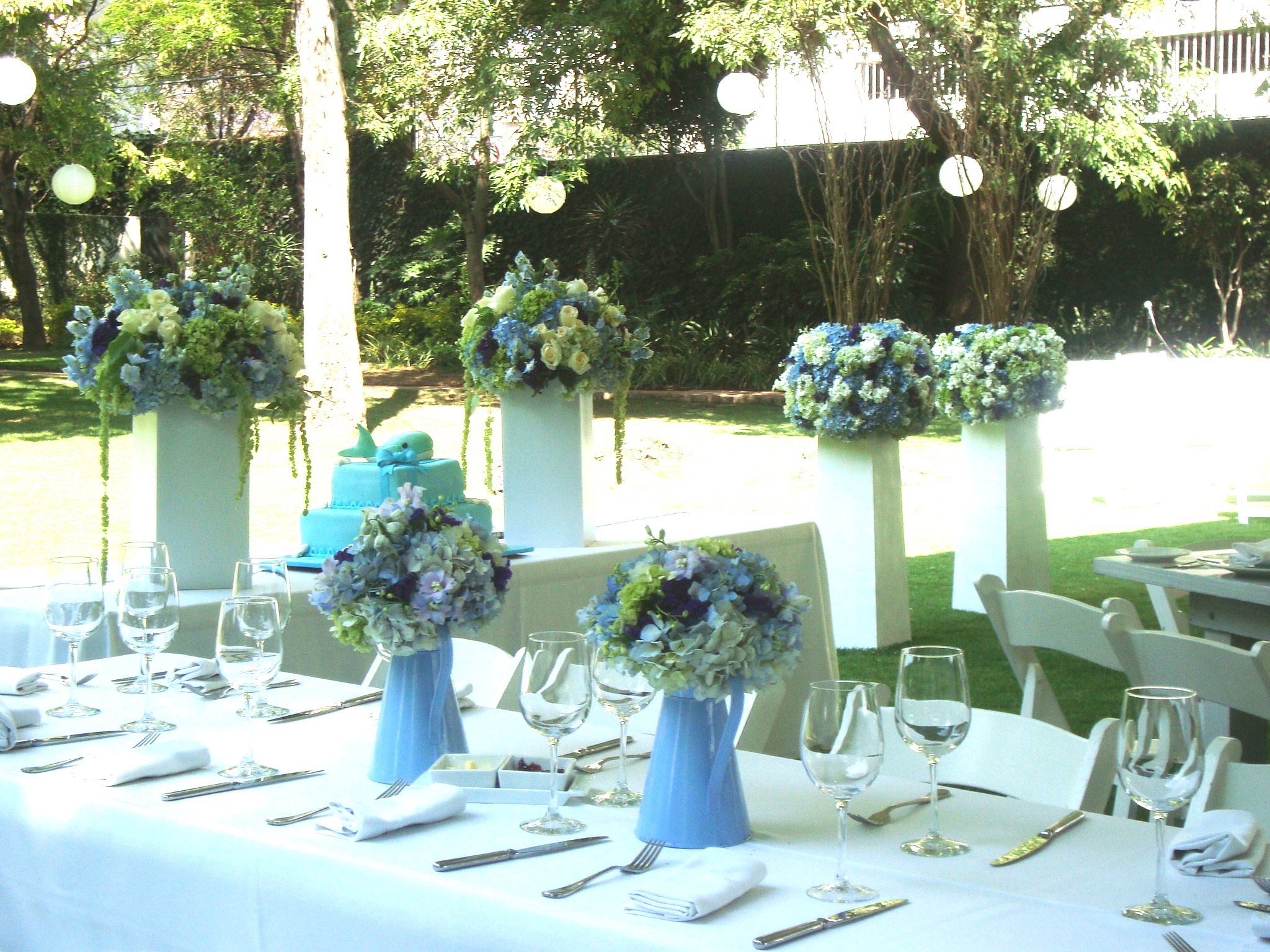 Decoración para bautizo de niño infantil pero elegante