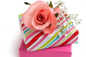 regalo-rosa-flores-paquetes