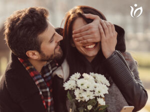 Pareja feliz por sorpresa