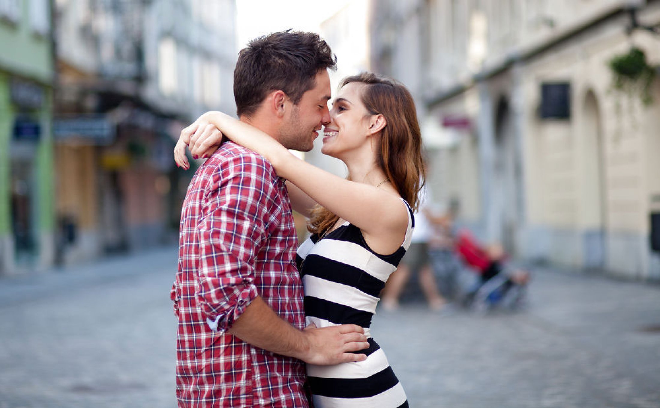 Brunette kiss