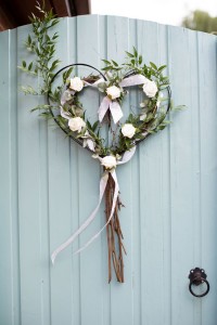 21-ways-to-decorate-your-wedding-venue-with-flowers-katherineashdown.co_.uk_