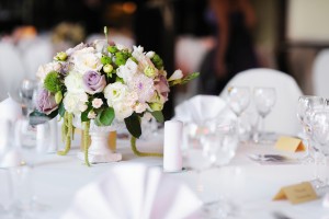 Arreglo floral centro de mesa decorativo para bodas.