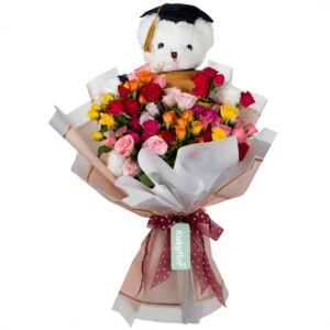 ramo de mini rosas de colores y oso Dany graduado