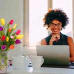 Arreglos florales ideales para sorprender en el trabajo